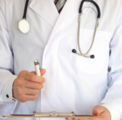 研究の時間不足　大学病院の医師3割が残業960時間超の見込み